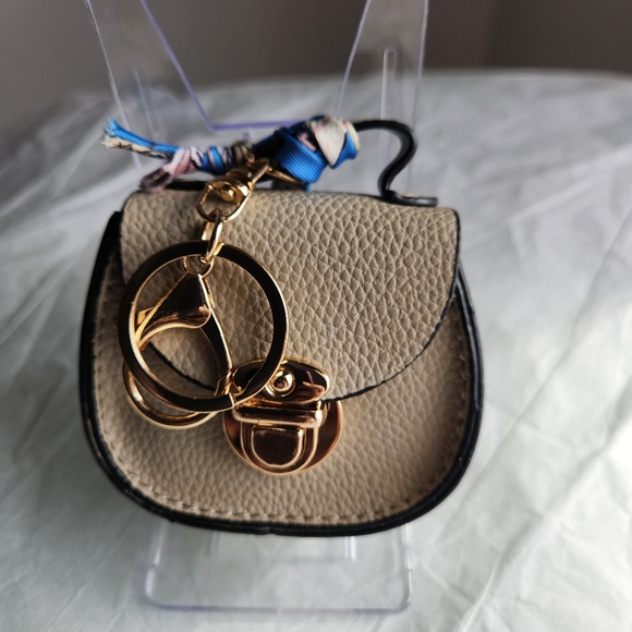 Mini Saddle Bag Charms/Ear Bud Holder with Goldtone Accents NWOT-SELECT ONE! - Picture 8 of 13